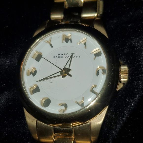 Marc by Marc‎ Jacobs Ladies Watch MBM31111 Analog Goldtone Band White Logo Face - Picture 2 of 8